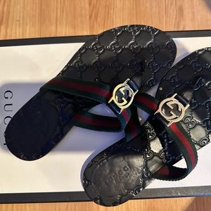 Gucci double G print black thong sandals